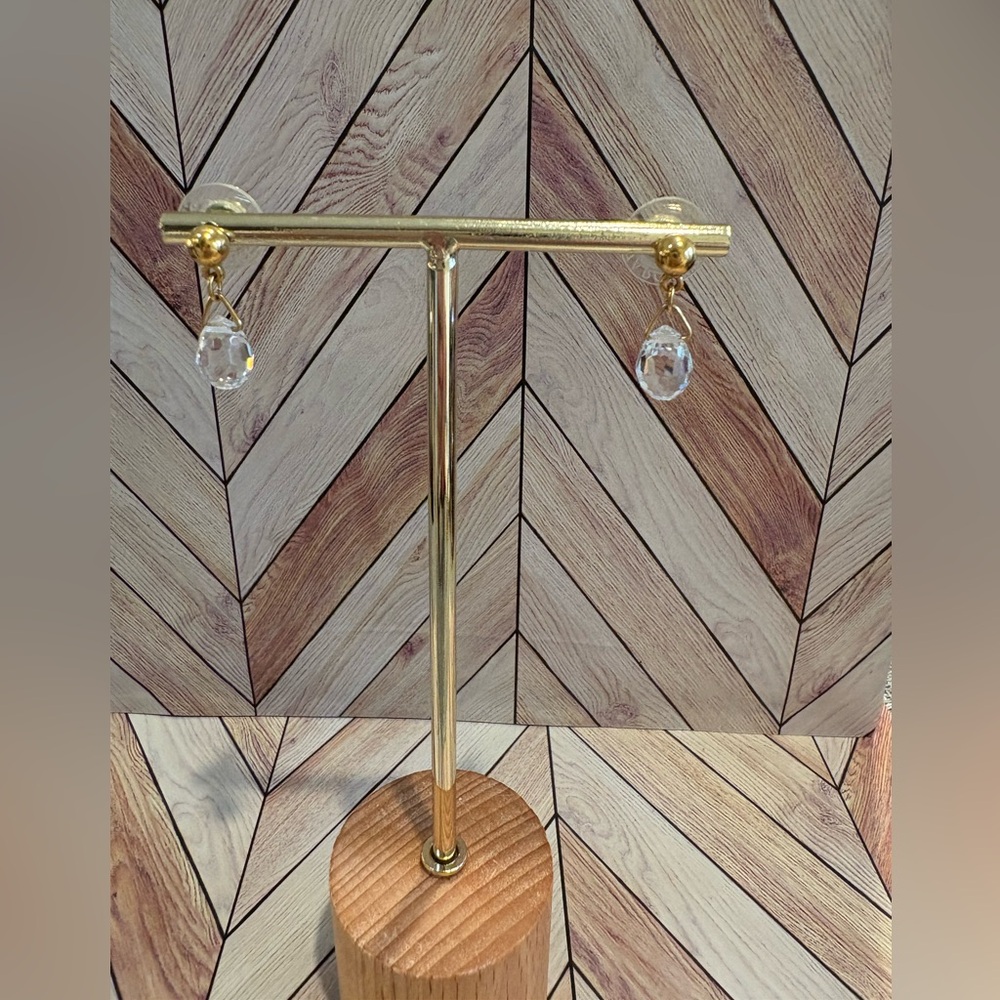 Swarovski Crystal and Gold Drop Earrings. Teardrop Shape.